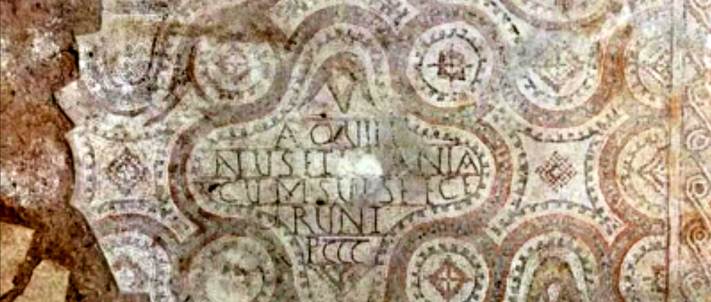 Mosaike in der Memorialkapelle von Betiga in Istrien