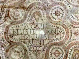 Mosaike in der Memorialkapelle von Betiga in Istrien