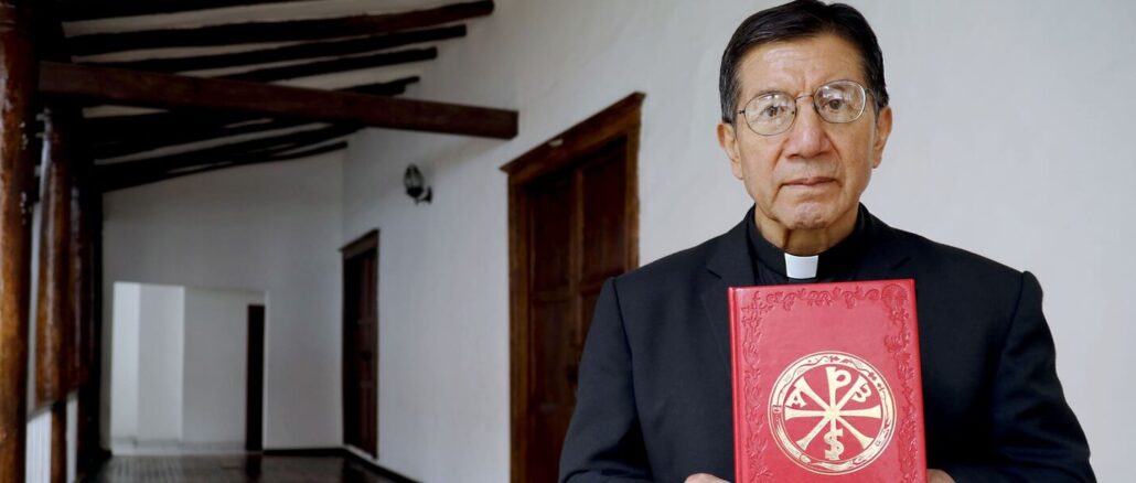 Msgr. Francisco de Jesús Calle, Exorzist der Erzdiözese Cuenca, ist maßgeblich an der Bildung eines Exorzistenkollegiums in Ecuador beteiligt.