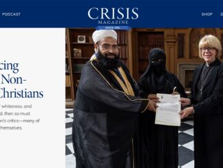 Die durchsichtigen Versuche der Anti-Weißen-Ideologie, das Christentum in den Schuldkult einzubeziehen und unter Anklage zu stellen. Das Bild zeigt die "Erzbischöfin" von Canterbury Sarah Mullally, wie sie den islamischen Religionsvertreter Hafiz Muhammad Tahir Mehmood Ashrafi (mit seiner Frau und einer Tochter) mit dem Hubert-Walter-Preis "für Versöhnung und interreligiöse Zusammenarbeit" ausgezeichnet.