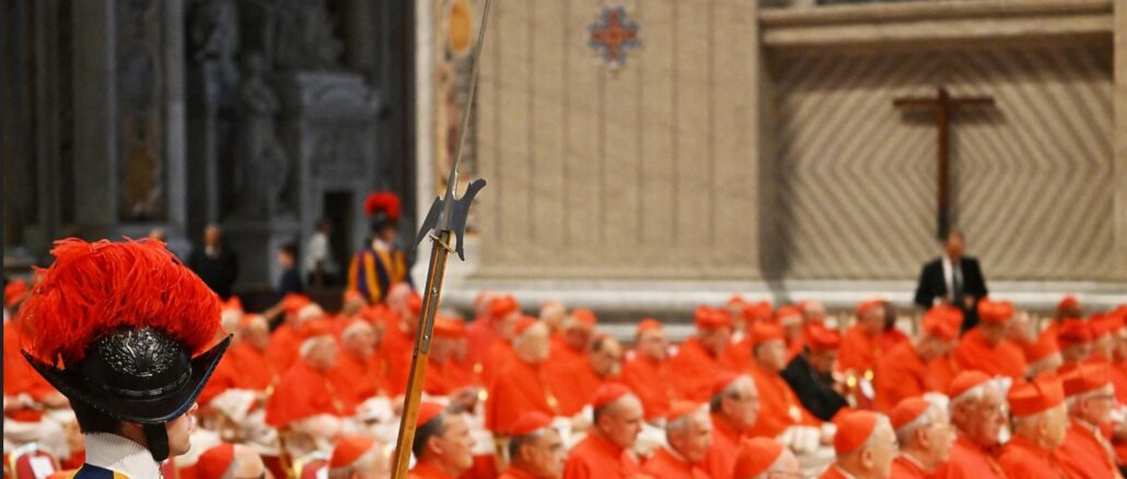 Leo XIV. hob eine Corona-Maßnahme auf und setzt die Kardinäle wieder in ihre Bezüge ein. Und Kardinal Raymond Burke?