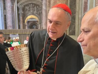 Papst Leo XIV. mit Kardinal Mauro Gambetti, Erzpriester des Petersdoms