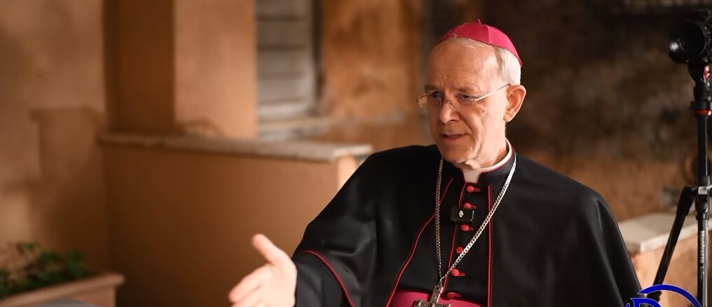 Bischof Athanasius Schneider erhebt schwere Vorwürfe gegen das politische Establishment Europas, aber auch die Kirchenführung, eine Massenmigration zum Nachteil der europäischen Völker und der christlichen Identität des Kontinents zu unterstützen