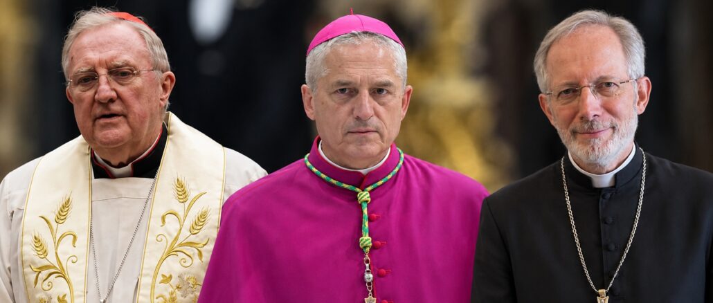 Werden Kardinalpräfekt Arthur Roche, ein erklärter Gegner des überlieferten Ritus, und sein Sekretär Erzbischof Vitorio Viola (Mitte) an der Spitze des Gottesdienstdikasteriums abgelöst? Wird Erzbischof Guido Marini als Präfekt an die Spitze des Dikasteriums berufen?