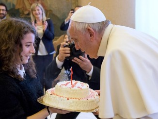 Torte zum 79. Geburtstag von Papst Franziskus