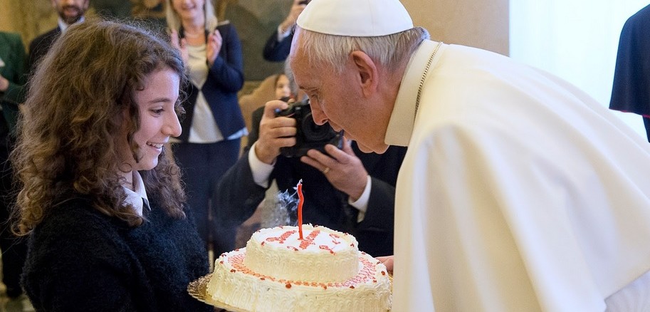 Torte zum 79. Geburtstag von Papst Franziskus