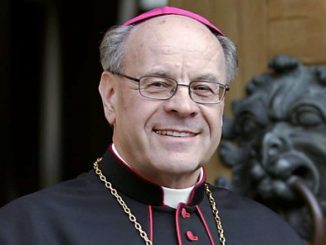 Bischof Vitus Huonder - Machtkampf um seine Nachfolge voll entbrannt