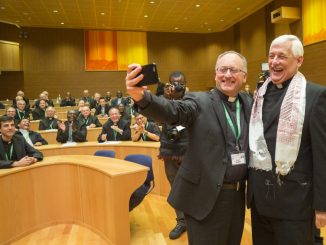 Selfie von Pater Antonio Spadaro, Schriftleiter der "Civiltà  Cattolica" und Papst-Vertrauter, mit dem 31. Ordensgeneral der Jesuiten, Arturo Sosa, nach dessen Wahl durch das 36. Generalkapitel