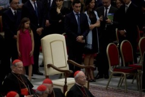 Der leere Stuhl: Schafft Papst Franziskus Verwirrung unter Katholiken?