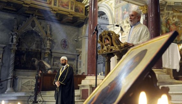 Die neue Besitzergreifung: Imame rezitieren den Koran in katholischen Kirchen katholischer Kirchen (im Bild: Kathedrale von Bari, 31. Juli 2016)