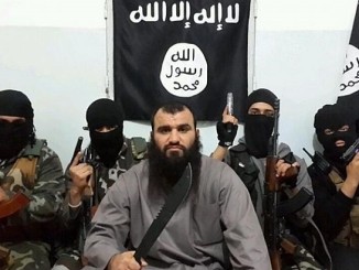 Dschihadisten sollen sich als Christen tarnen und Kreuze tragen - empfiehlt ein Handbuch des Islamischen Staates (IS)