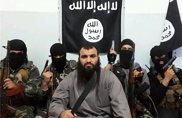 Dschihadisten sollen sich als Christen tarnen und Kreuze tragen - empfiehlt ein Handbuch des Islamischen Staates (IS)