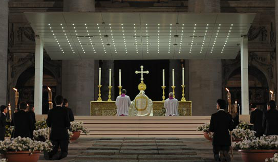 10. Juni 2010: Eucharistische Anbetung von Papst Benedikt XVI. auf dem Petersplatz in Rom zum Abschluß des Jahres der Priester.