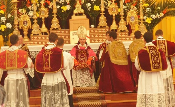 Setzt Papst Franziskus zum Abschluß des Heiligen Jahres der Barmherzigkeit einen Paukenschlag und erkennt die Piusbruderschaft als Personalprälatur an?