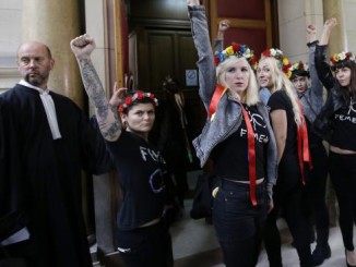 Femen: Justizposse in Paris