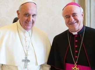 Papst Franziskus mit Kurienerzbischof Vincenzo Paglia: Exkommunikation latae sententiae für Abtreibung könnte aufgrund des "Fortschritts des Lebens" bald abgeschafft werden.