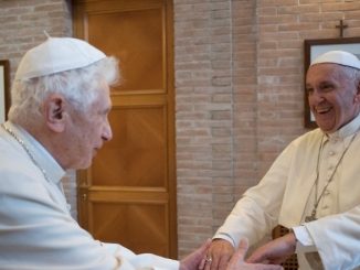 Franziskus und Benedikt XVI