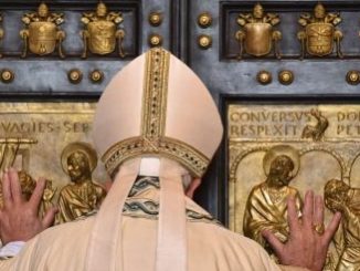 Papst Franziskus und die Heilige Pforte. "Kann Papst Franziskus denn die Widersprüchlichkeiten übersehen?"
