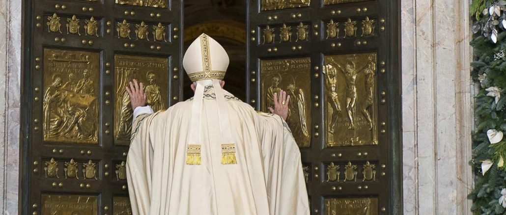 8. Dezember 2015: Papst Franziskus öffnete am Fest Mariä Unbefleckte Empfängnis die Heilige Pforte der Peterskirche im Vatikan.