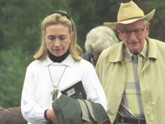 Hillary Clinton und Edgar Mitchell