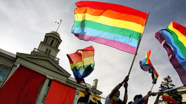 Homo-Fest vor der Universität von Iowa, als der Oberste Gerichtshof des Staates gegen den Willen des Gesetzgebers die "Homo-Ehe" legalisierte