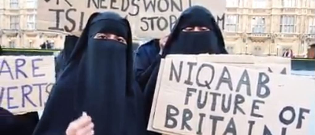 Demonstration in London für die Islamisierung Großbritanniens (2013). Van der Bellen verkündet gleiches für Österreich.