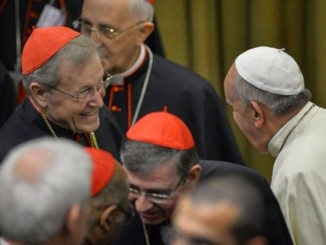 Kardinal Kasper mit Papst Franziskus während der Familiensynode