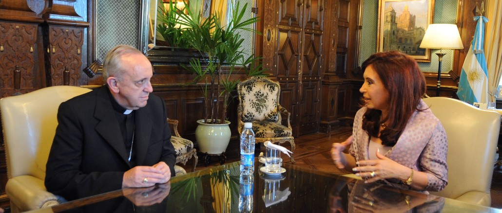 Der damalige Kardinal Bergoglo bei Staatspräsident Kirchner