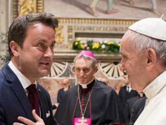Luxemburgs Ministerpräsident Xavier Bettel wurde am 24. März von Papst Franziskus im Vatikan empfangen.
