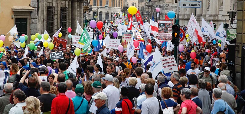 6. Marsch für das Leben durch die Straßen Roms: "Nicht zu einem Genozid schweigen"