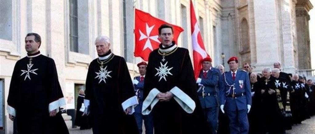 Am 29. April versammelt sich am exterritorialen Sitz des Souveränen Malteserordens in Rom der Große Staatsrat zum Konklave, um einen neuen Großmeister zu wählen.