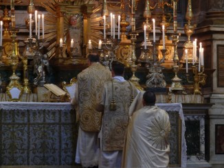 Die Weihnachtsmette in der SS. Trinità  dei Pellegrini in Rom