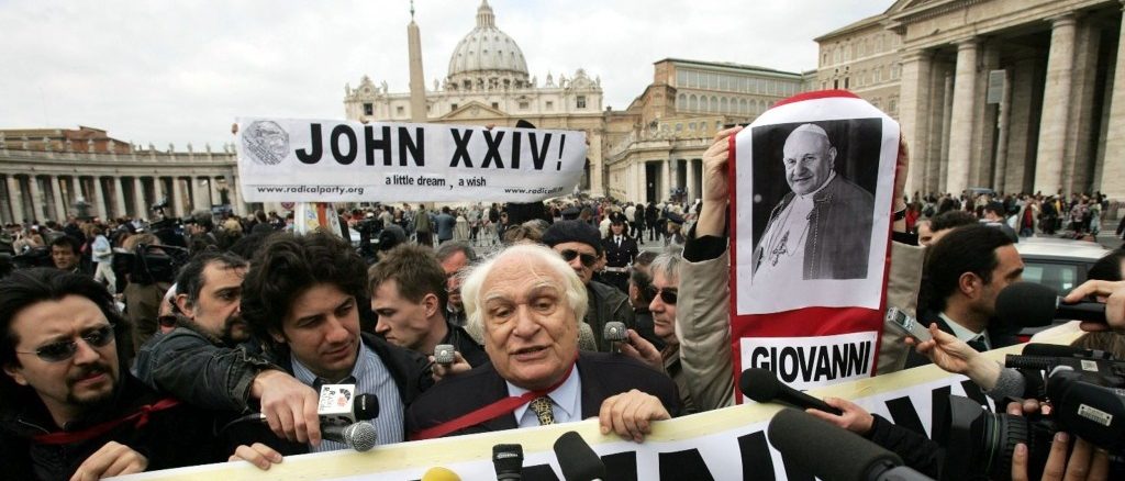 Als Pannella statt von Benedikt XVI. von einem Papst Johannes XXIV. träumte, und als erklärter Kirchenfeind sogar in der Kirche mitreden wollte (April 2005)