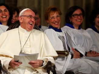 Papst Franvziskus beim Besuch der anglikanische Kirche in Rom