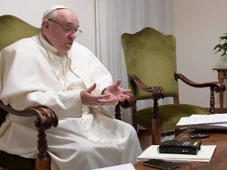 Papst Franziskus im Gespräch mit Redakteuren von El Pais