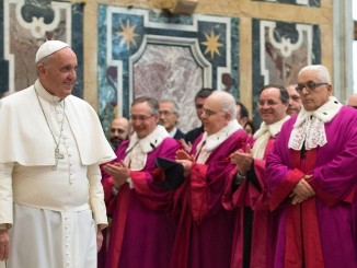 Papst Franziskus mit den Richtern der Heiligen Rota Romana