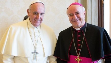 Papst Franziskus mit Erzbischof Vincenzo Paglia: Der leise Umbau der Kurie. Durch Personalentscheidungen zu einer grundsätzlichen Richtungsänderung