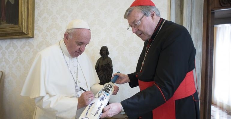 Papst Franziskus mit Kardinal George Pell