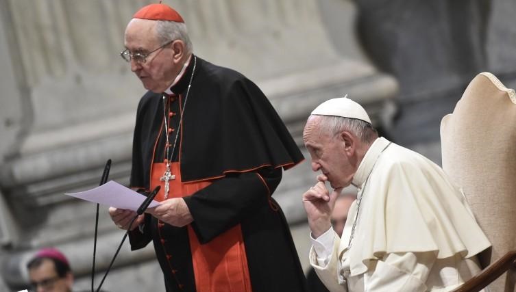Papst Franziskus mit Kardinalvikar Vallini bei der Pastoraltagung der Diözese Rom zu Amoris laetitia (Juni 2016, Lateranbasilika)