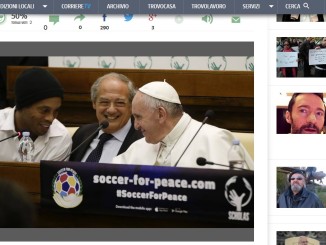 Papst Franziskus mit Rolandinho