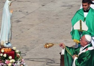 Papst Franziskus weihte die Welt der Unbefleckten von Fatilma