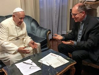 Papst Franziskus mit dem Jesuiten Ulf Jonson