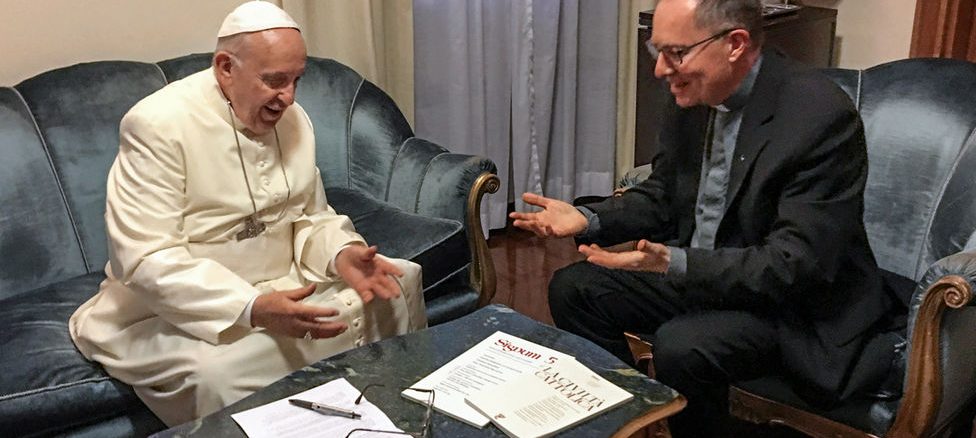 Papst Franziskus mit dem Jesuiten Ulf Jonson