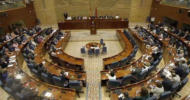 Das Parlament der Autonomen Gemeinschaft von Madrid: "Kein einziger Abgeordneter leistete Widerstand"