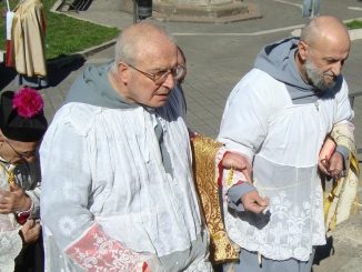 Pater Stefano Maria Manelli (vorne links), Gründer und bis 2013 Generaloberer der Franziskaner der Immakulata, 2009. Der 84-Jährige befindet sich seit dreieinhalb Jahren ohne Nennung von Gründen unter Hausarrest