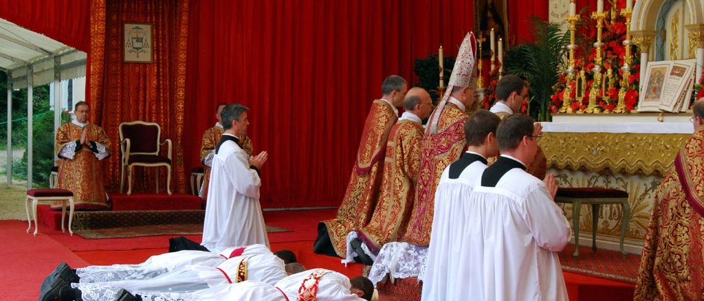 Priesterweihe der Piusbruderschaft in Zaitzkofen