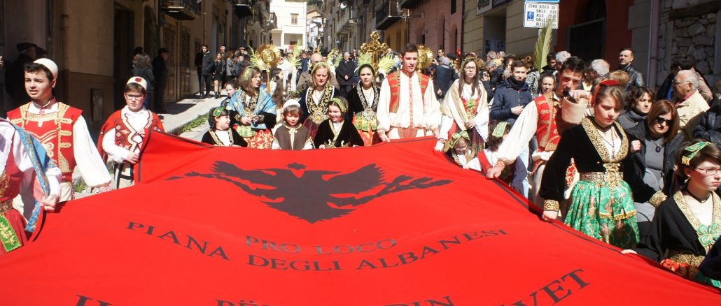 Prozession der Arbà«resh auf Sizilien