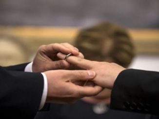 Lutheraner für "Homo-Ehe", katholische Priester werden als Reaktion darauf keine Ziviltrauungen mehr durchführen