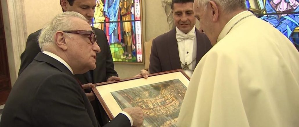 Regisseur Martin Scorsese in Privataudienz bei Papst Franziskus. Am Dienstag fand im Vatikan die Premiere von Scorseses neuem Film "Silence" über die "verborgenen Christen" Japans des 17. Jahrhunderts statt.