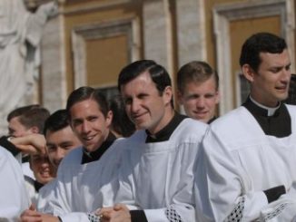 Seminaristen in Rom: Die neue Grundordnung für die Ausbildung der Priester schärft ein, daß Männer mit homosexuellen Neigungen nicht in die Seminare aufgenommen werden sollen und grunsätzlich von der Priesterweihe ausgeschlossen sind